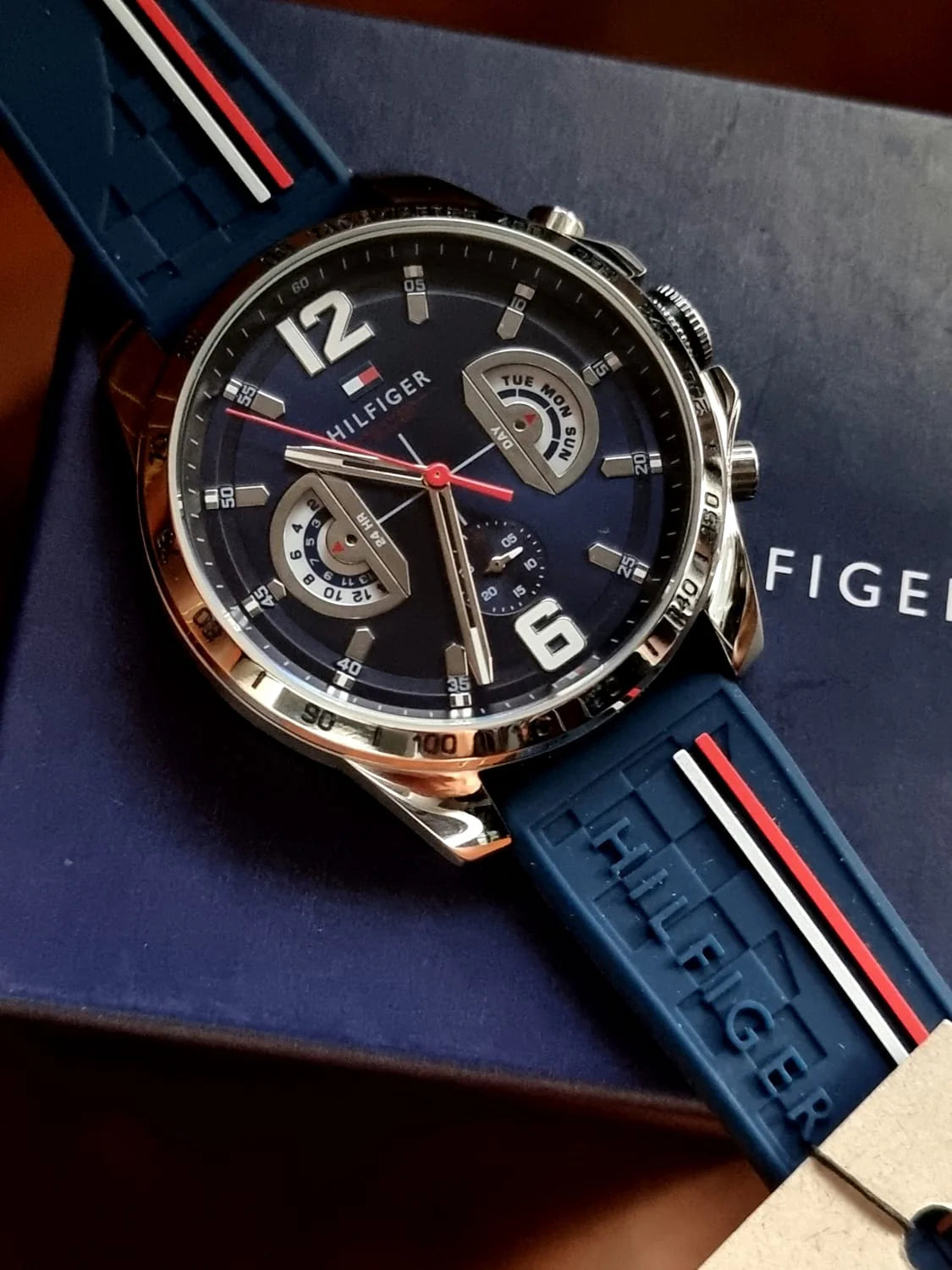 BOGOSS - Tommy Hilfiger - Chronograph - Bracelet sport SILICONE - Coffret d'origine + Sac d'origine